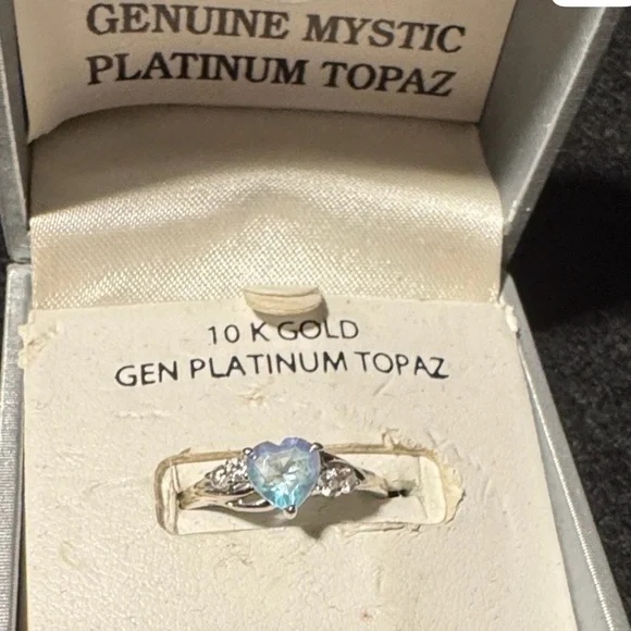 Beautiful sparkling Genuine Mystic 10k gold Topaz Ring - Picture 9 of 9